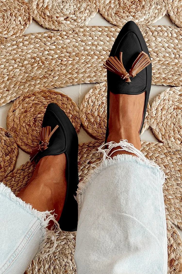 Mocasines en punta con borlas